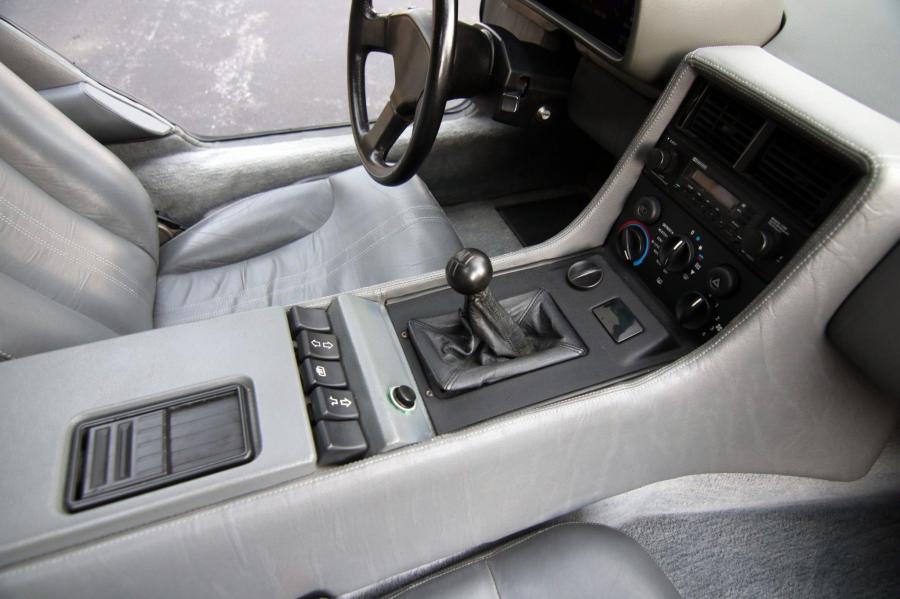 Интерьер DeLorean DMC-12 in Black 1981 года  (фото 96 из 207)